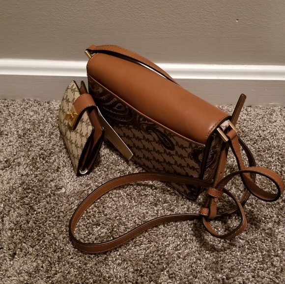 Michael Michael Kors Messenger and Wallet